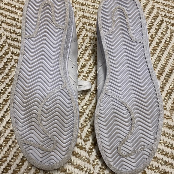 Excellent condition. Worn twice. Adidas Superstar size 6.5 - Picture 5 of 7